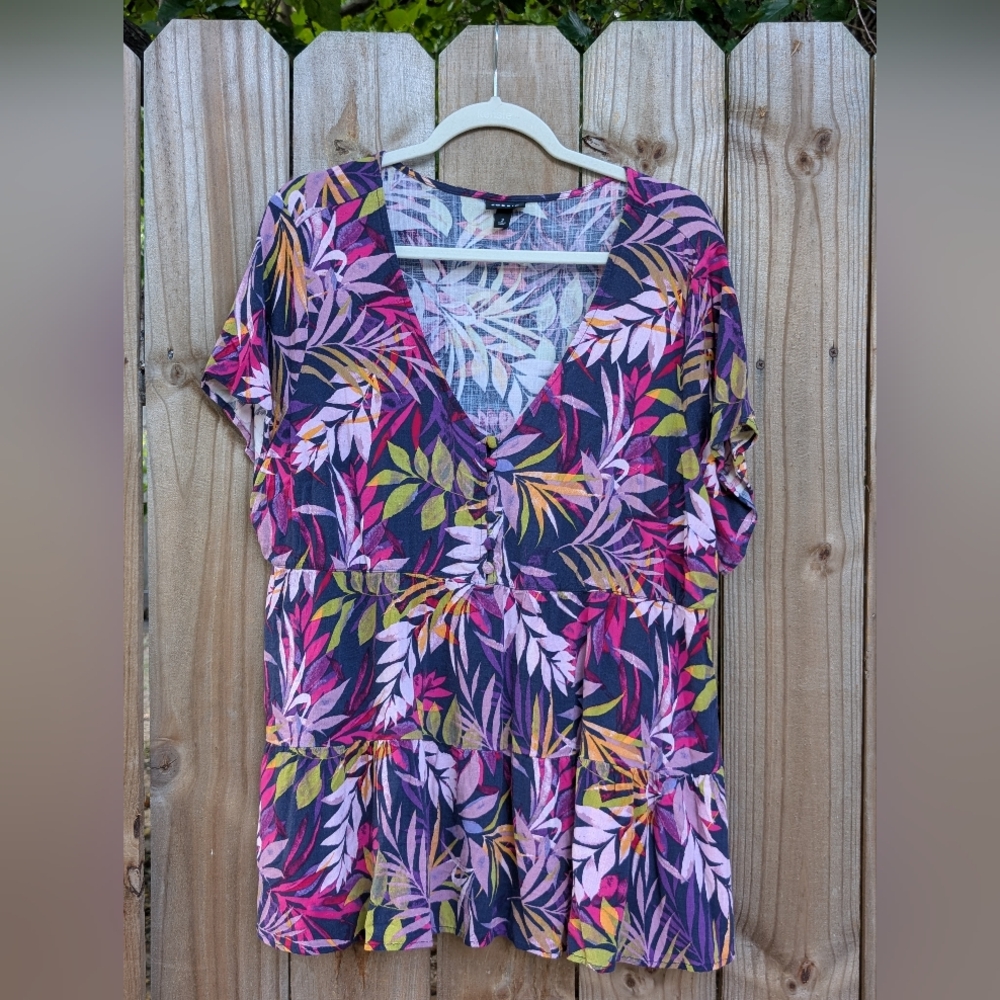 Torrid Plus Size Colorful Pink Purple Tropical Leaf Print Short Sleeve Blouse